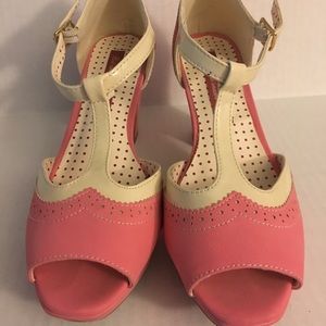B.A.I.T. Vintage pink heels 6.5